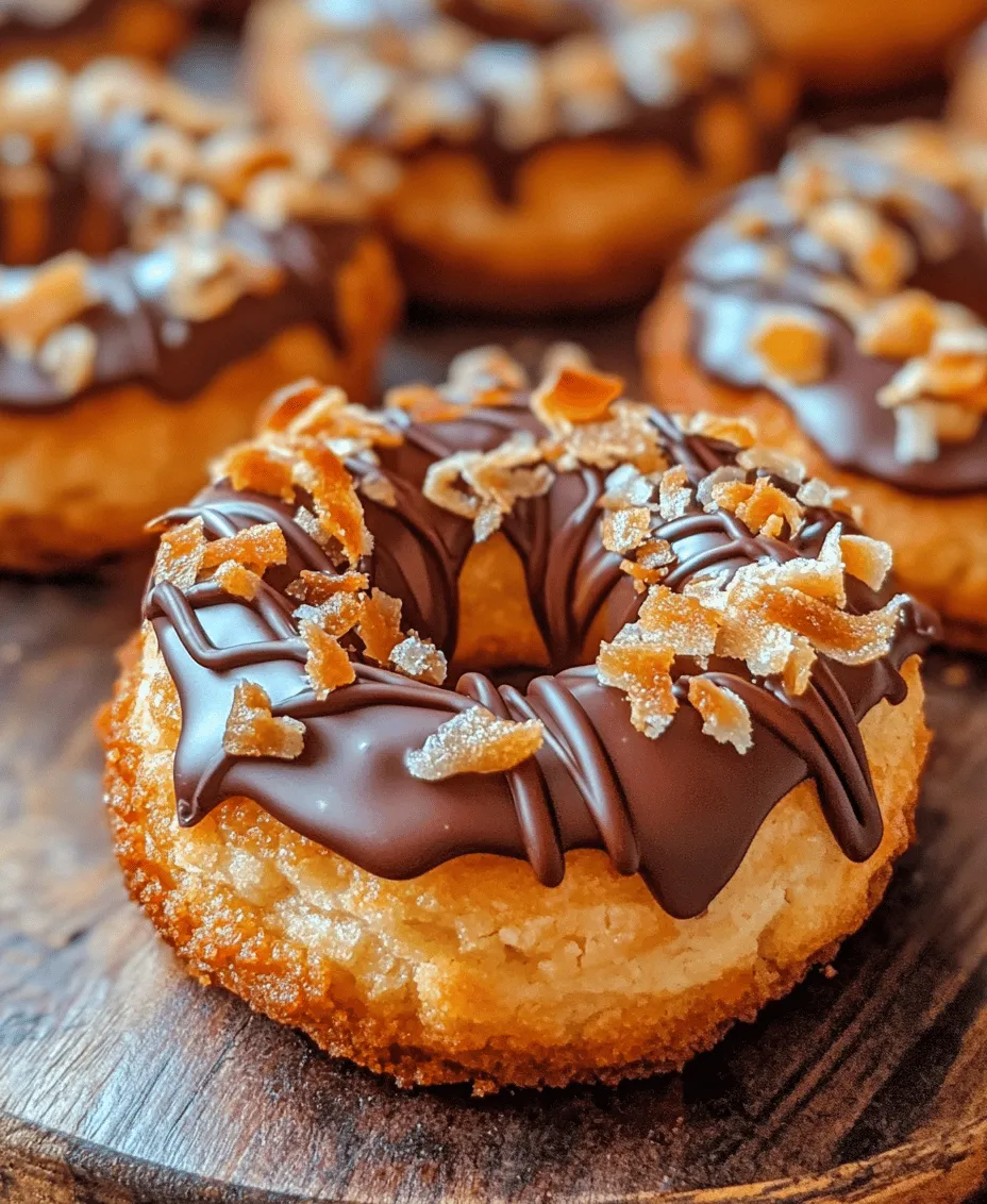 Samoas cookies, with their irresistible combination of coconut, caramel, and rich chocolate, have captured the hearts of cookie lovers everywhere. These delightful treats are not just a delicious indulgence; they hold a special place in the hearts of many, often associated with nostalgia and cherished memories of cookie sales. As one of the most popular offerings from the Girl Scouts, Samoas cookies have become a beloved staple in households across the country. However, while purchasing them is convenient, the joy of making these cookies at home is an experience that can’t be replicated.